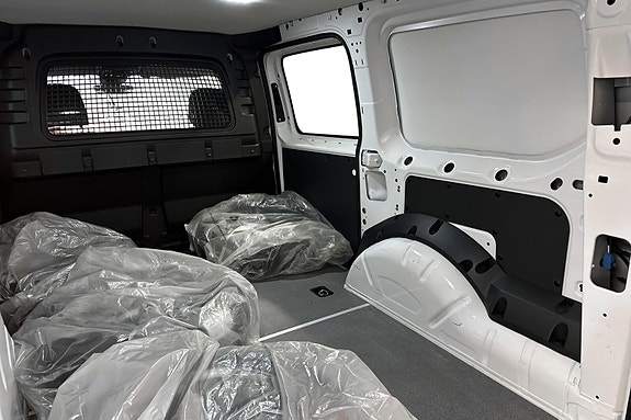 Volkswagen Caddy Maxi 13 of 16