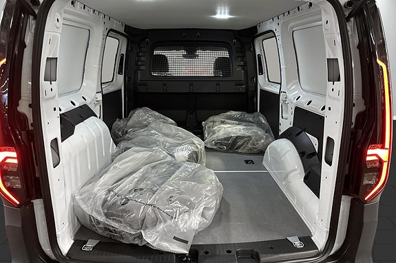 Volkswagen Caddy Maxi 11 of 16