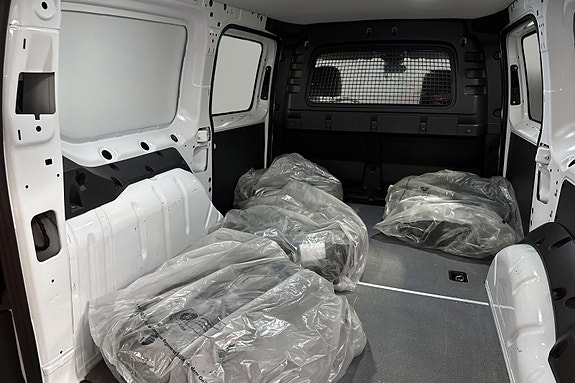 Volkswagen Caddy Maxi 12 of 16