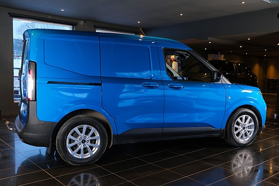 Ford E-Transit Courier 4 of 5