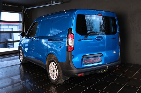 Ford E-Transit Courier 3 of 5