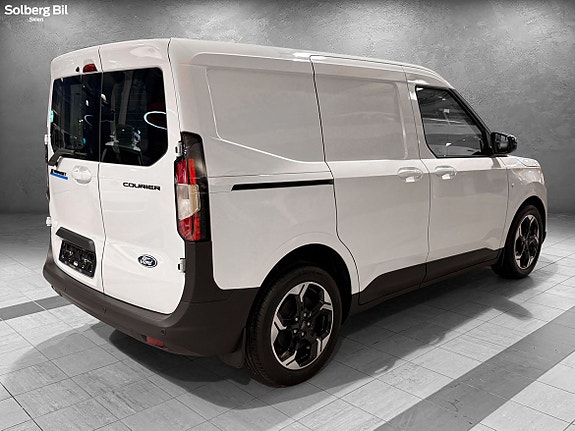 Ford E-Transit Courier 4 of 5