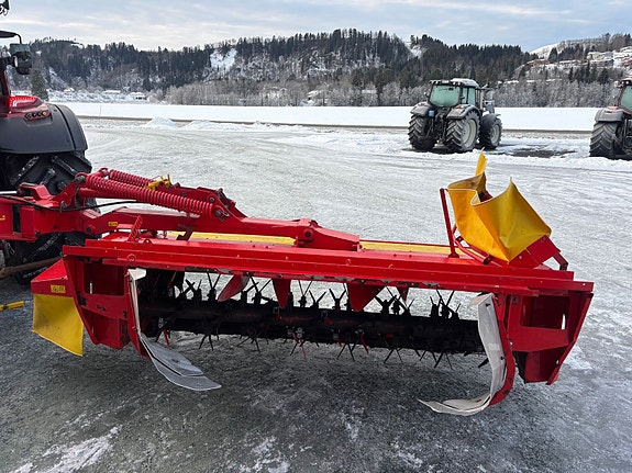 Pøttinger Novacat 305 ED