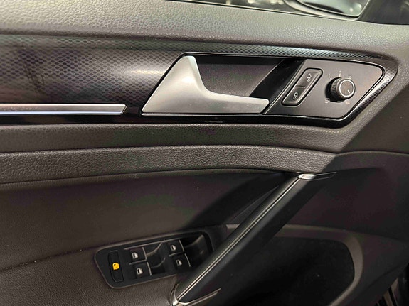 Volkswagen Golf VIII 16 of 30