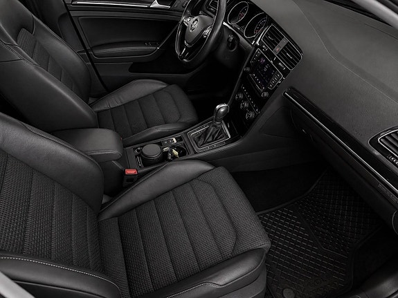 Volkswagen Golf VIII 8 of 30