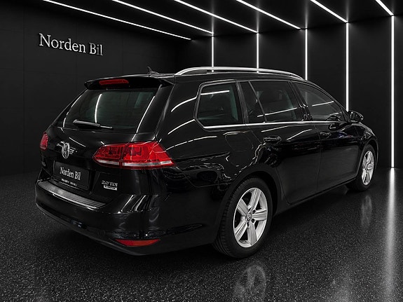 Volkswagen Golf VIII 6 of 30