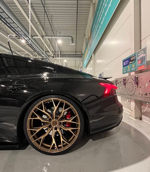 Audi e-tron GT RS 7 of 30