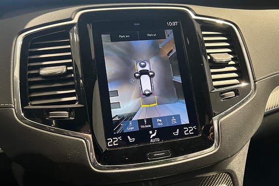 Volvo XC90 20 of 30