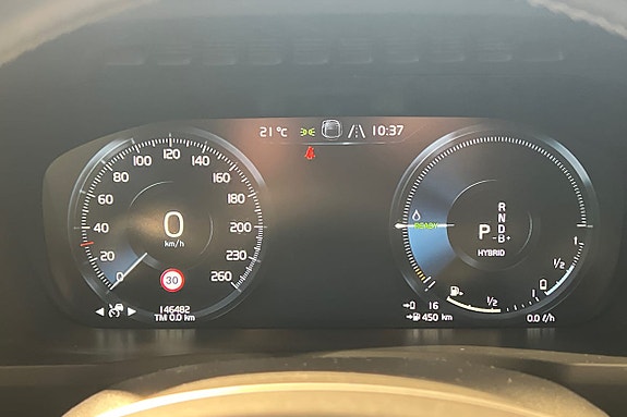 Volvo XC90 16 of 30
