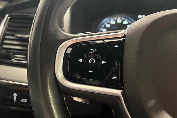 Volvo XC90 17 of 30