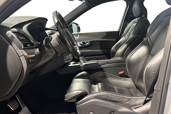 Volvo XC90 10 of 30