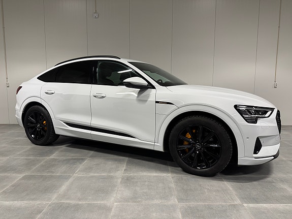Audi e-tron Sportback 3 of 5