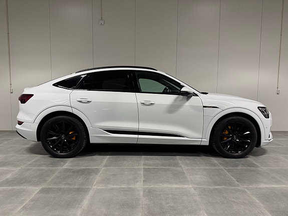 Audi e-tron Sportback 2 of 5