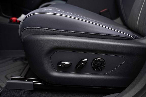 Elektrisk justerbare seter foran