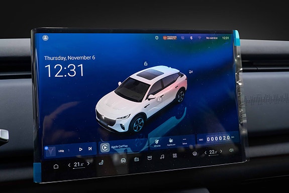 Stor infotainmentskjerm med høy oppløsning