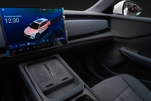 Ventilert induksjonslader i midtkonsoll