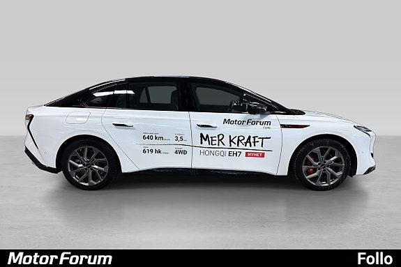 Sporty sider med lettmetallfelger og eksklusive designelementer.