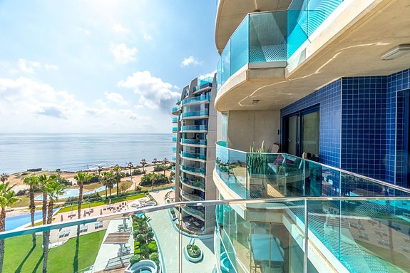Sea Senses Punta Prima | Hjørneleilighet i første linje med panoramautsikt over Middelhavet og 37 m² terrasser