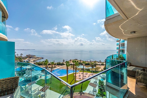 Sea Senses Punta Prima | Hjørneleilighet i første linje med panoramautsikt over Middelhavet og 37 m² terrasser