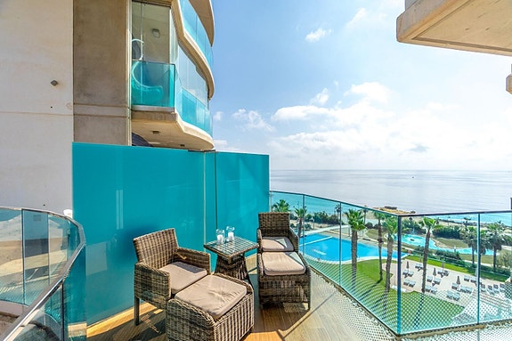 Sea Senses Punta Prima | Hjørneleilighet i første linje med panoramautsikt over Middelhavet og 37 m² terrasser