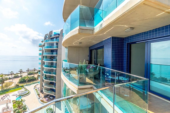 Sea Senses Punta Prima | Hjørneleilighet i første linje med panoramautsikt over Middelhavet og 37 m² terrasser