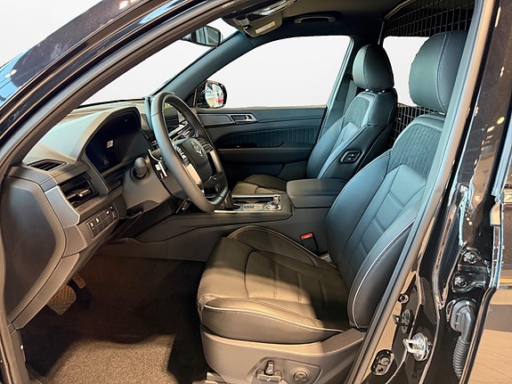 KGM Rexton 10 of 30