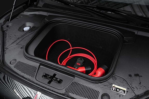 Frunk med god plass til for eksempel lader