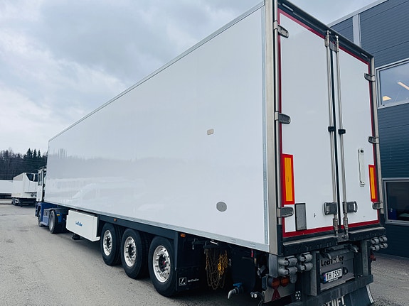 LeciTrailer FRC med bommer og 2-temp. 2700 mm innvendig høyde. Tralla er 100% strøken! Alu felger . 2 of 7