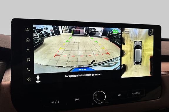 Parkering er enkelt med 360-graders kamera og parkeringslinjer.