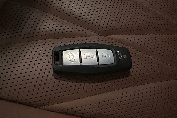 Bilen leveres med 2 stk nøkler