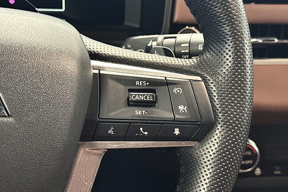 Rattstyrte kontrollknapper for adaptiv cruise og handsfree-telefoni.