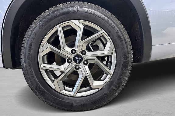Unikt fler-eikers hjul gir SUV-en et dynamisk uttrykk.