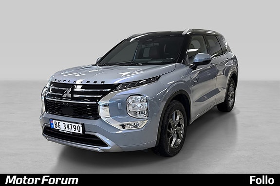 Moderne front med markant grill og sekvensielle blinklys.