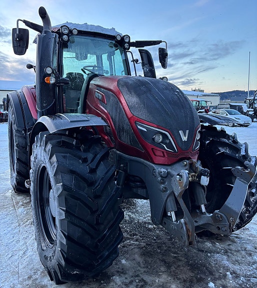 Valtra T234 Direct, fronthydraulikk, kun 3700 t. Nye dekk 2018, kr 1 149 000,-