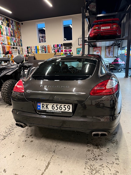 Porsche Panamera 4 of 5