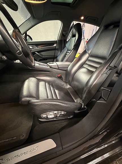 Porsche Panamera 8 of 28