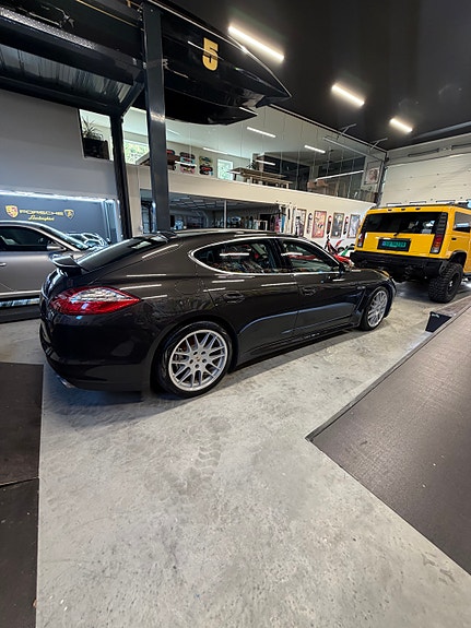 Porsche Panamera 2 of 30