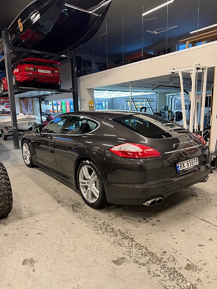Porsche Panamera 3 of 5