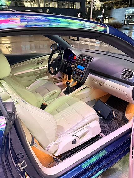 Volkswagen Eos 2 of 8