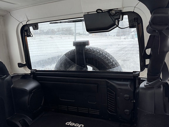 Jeep Wrangler 18 of 30
