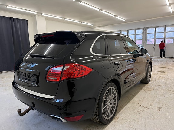 Porsche Cayenne 5 of 5