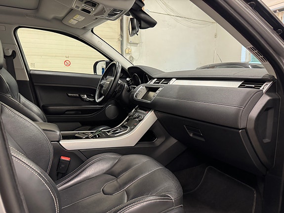 Land Rover Range Rover Evoque 27 of 30