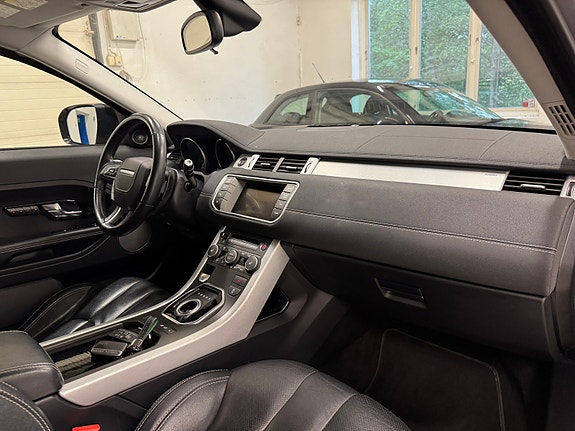 Land Rover Range Rover Evoque 28 of 30