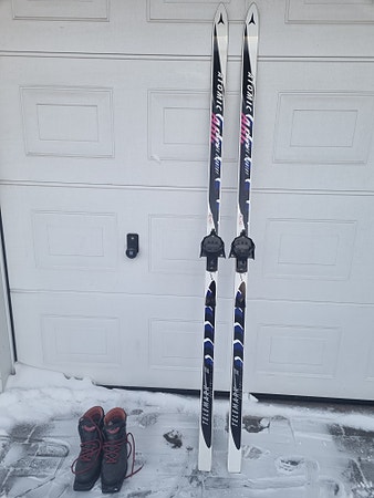 Vintage telemark ski og støvler – Atomic Telemark Country (1995)