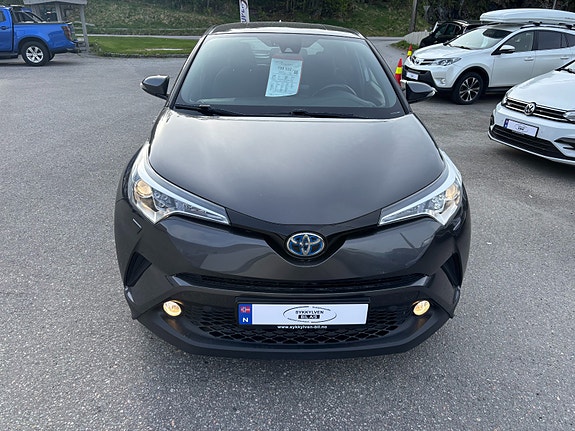 Toyota C-HR 2 of 5