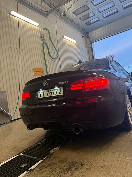 BMW 335i 8 of 30