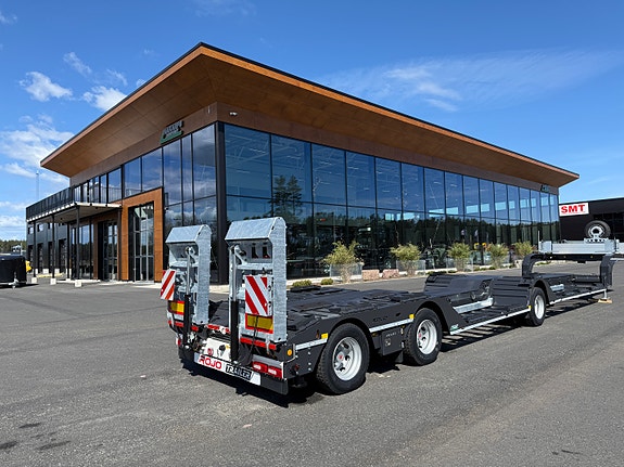 Hakarps - ROJO 3 axlad maskinsemi för skogsmaskiner