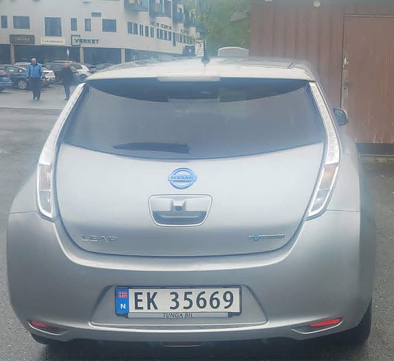 Nissan Leaf 9 of 12