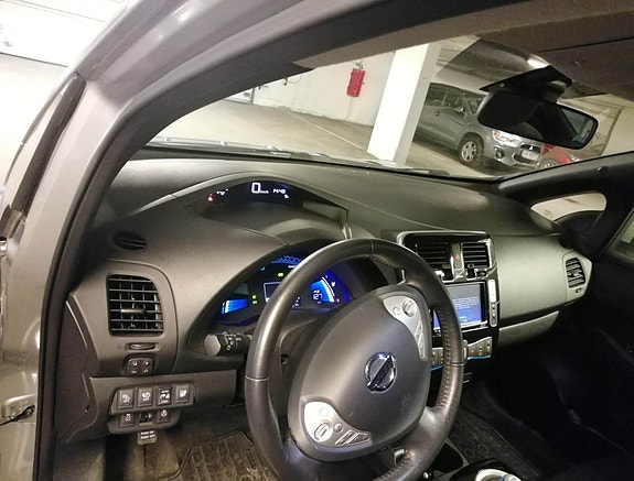 Nissan Leaf 5 of 12