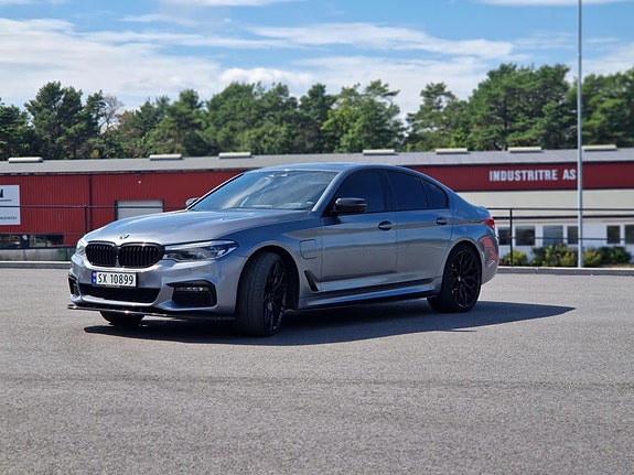 BMW 530e 2 of 5